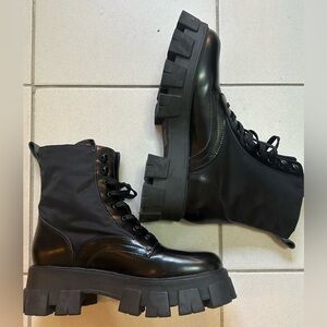 COMBAT BOOTS